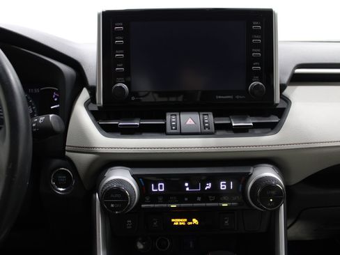 Used 2019 Toyota RAV4 Limited AWD/4WD image 32