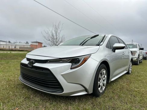 Used 2024 Toyota Corolla LE image 9