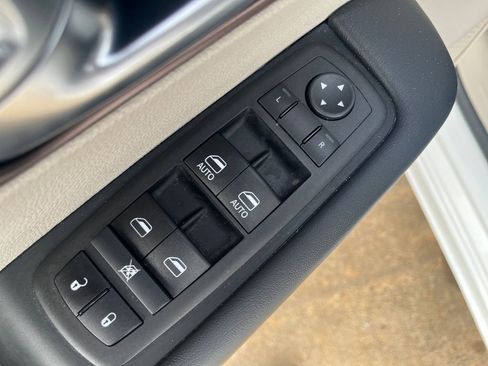 Used 2024 Chrysler Voyager LX image 12