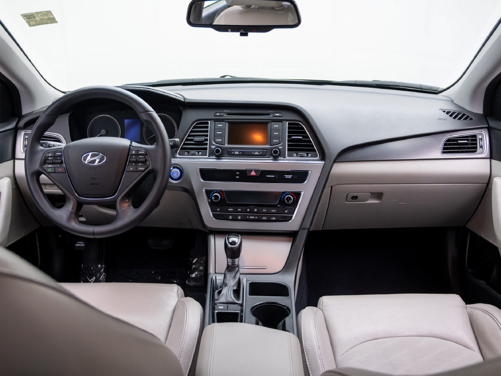 Used 2015 Hyundai Sonata Sport w/ Option Group 03 FWD image 9