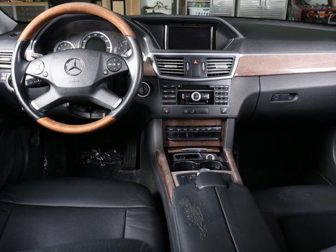Used 2011 Mercedes-Benz E 350 4MATIC Sedan image 3