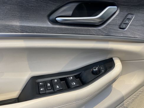 Used 2025 Jeep Grand Cherokee L Limited w/ Black Appearance Package image 15