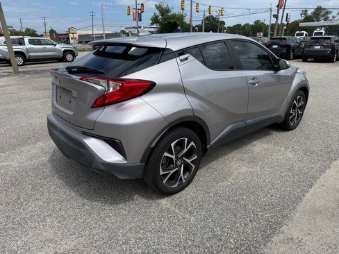 Used 2019 Toyota C-HR XLE FWD image 3