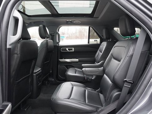 Used 2022 Ford Explorer XLT w/ Equipment Group 202A image 39