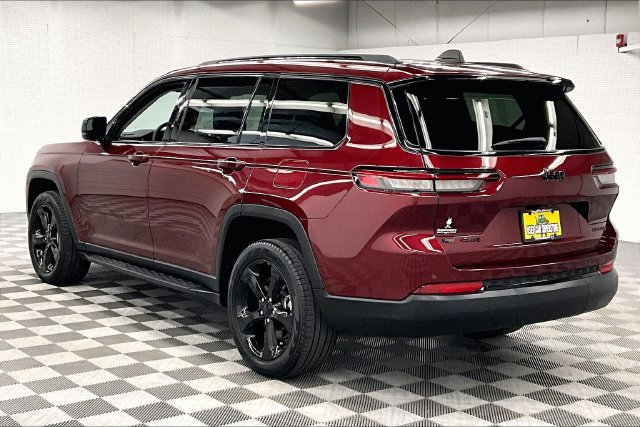 Used 2023 Jeep Grand Cherokee L Limited w/ Black Appearance Package AWD/4WD image 2