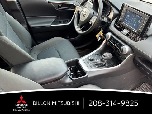 Used 2022 Toyota RAV4 LE AWD/4WD image 18