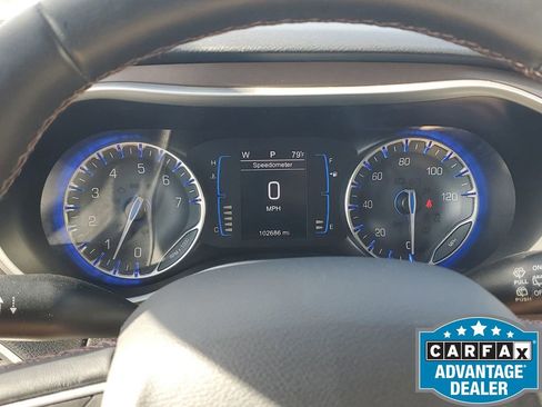 Used 2017 Chrysler Pacifica Touring-L w/ Tire & Wheel Group image 37