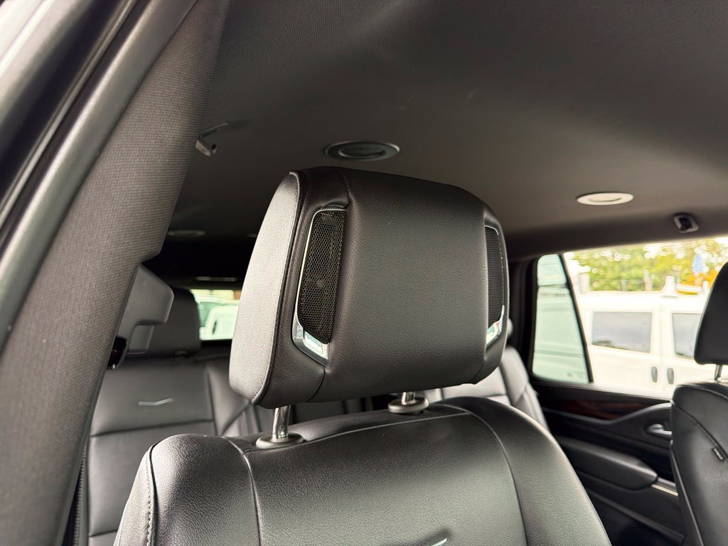 Used 2023 Cadillac Escalade Luxury AWD/4WD image 17
