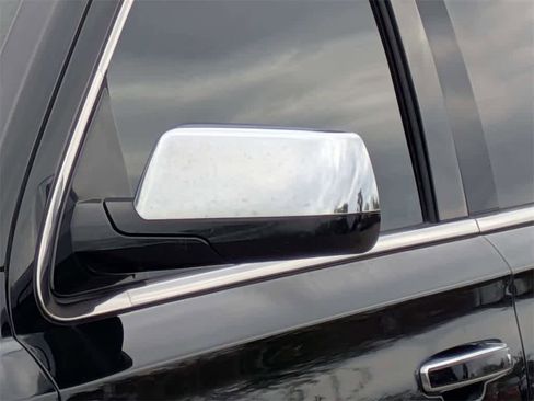 Used 2015 Chevrolet Suburban LTZ image 11