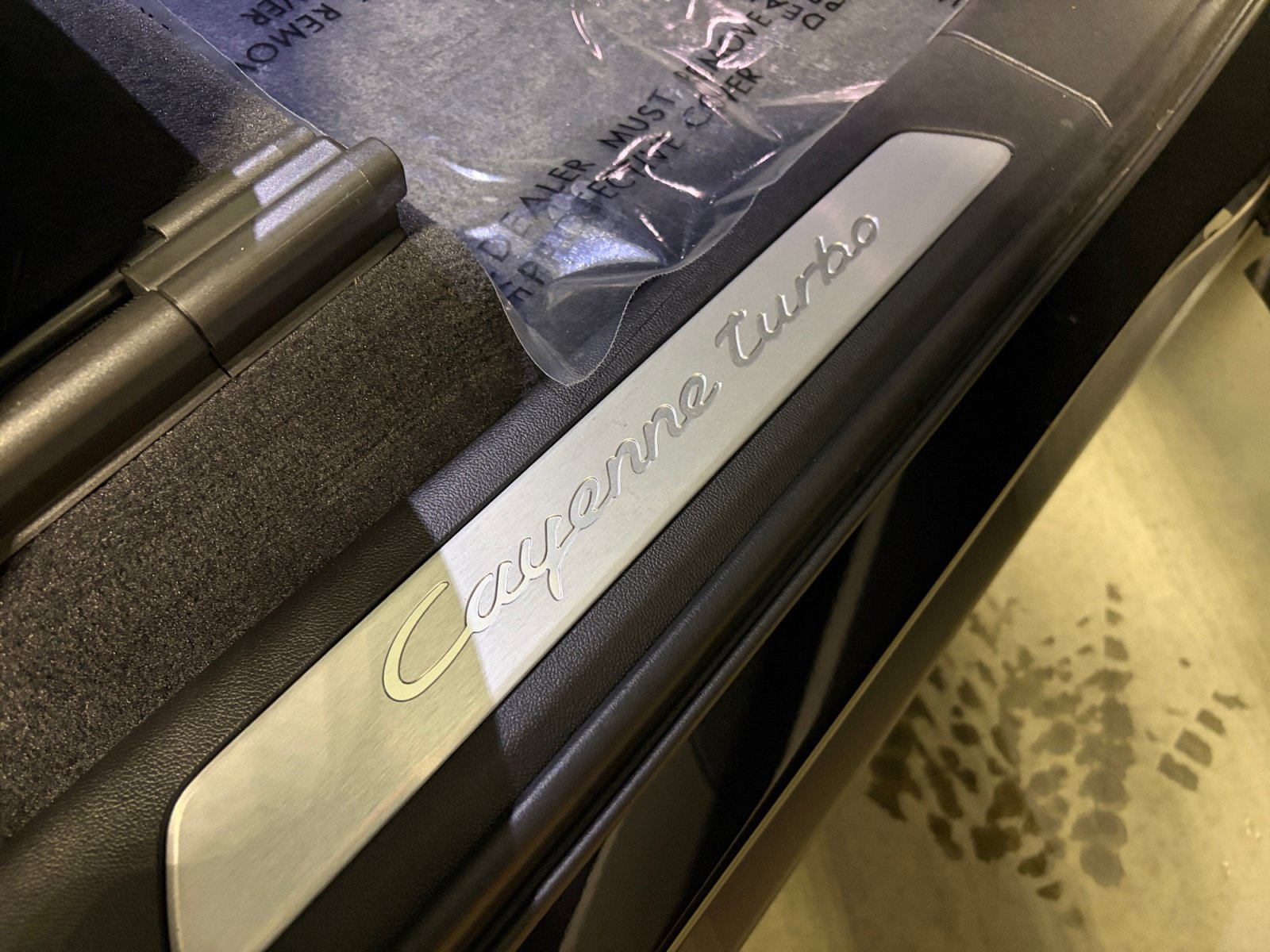Certified 2023 Porsche Cayenne Turbo AWD/4WD image 16
