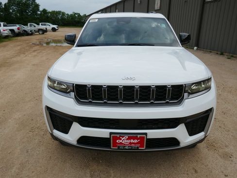 New 2026 Jeep Grand Cherokee L Limited w/ Trailer Tow Package AWD/4WD image 9