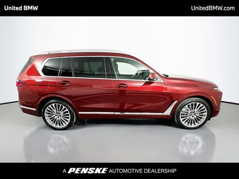 Used 2025 BMW X7 xDrive40i AWD/4WD image 4