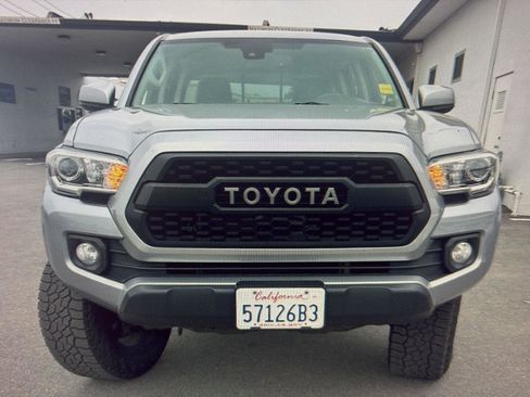 Used 2018 Toyota Tacoma SR5 AWD/4WD image 2