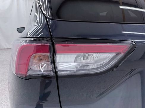 Used 2022 Ford Escape SE w/ SE Sport Appearance Package FWD image 8