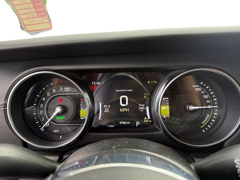 Used 2022 Jeep Wrangler Unlimited Sahara w/ Cold Weather Group image 16