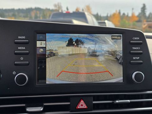 Certified 2025 Hyundai Elantra SE FWD image 20
