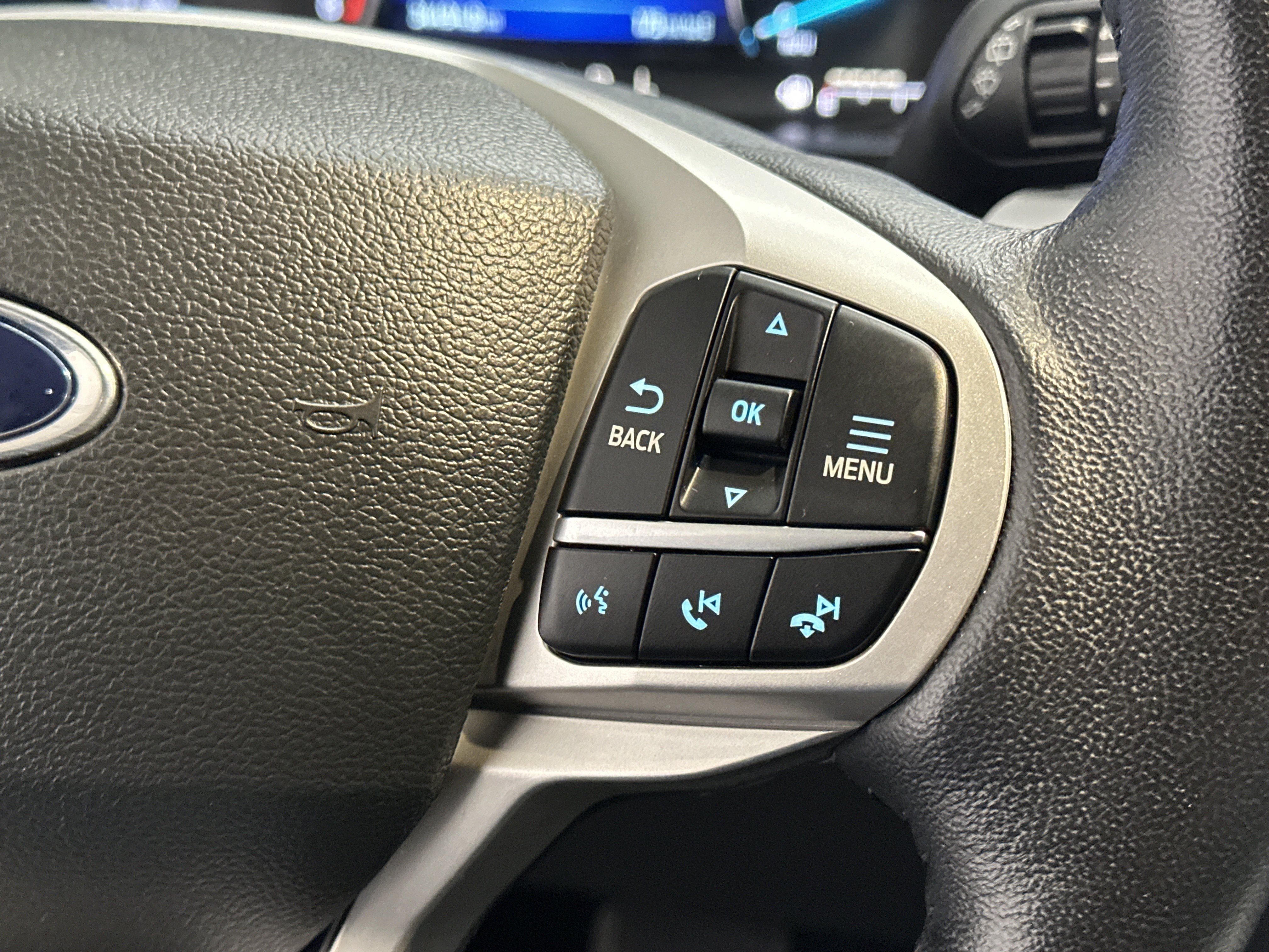 Used 2023 Ford Explorer XLT w/ Equipment Group 202A AWD/4WD image 31