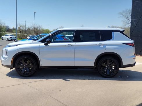 New 2026 Mitsubishi Outlander LE AWD/4WD image 19