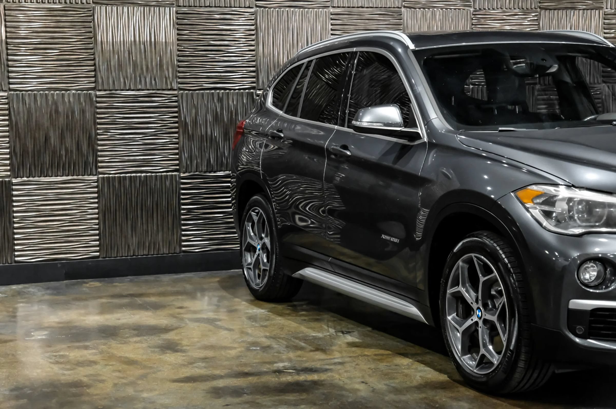 Used 2017 BMW X1 xDrive28i AWD/4WD image 6