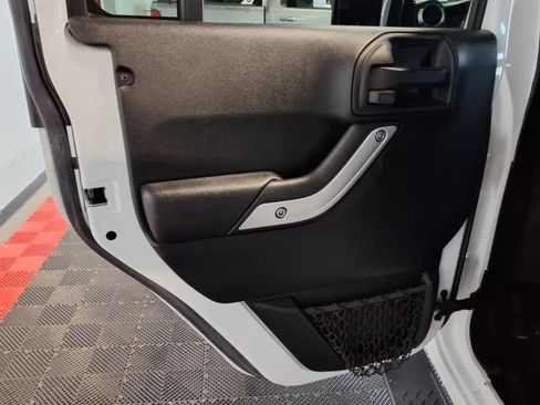 Used 2016 Jeep Wrangler Unlimited Sahara AWD/4WD image 14