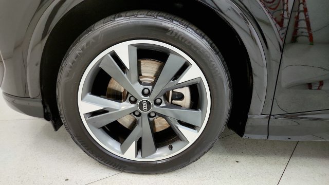 Used 2025 Audi Q4 e-tron Premium w/ Convenience Package AWD/4WD image 86
