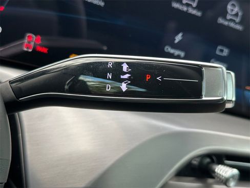 New 2026 Cadillac Vistiq Sport image 32