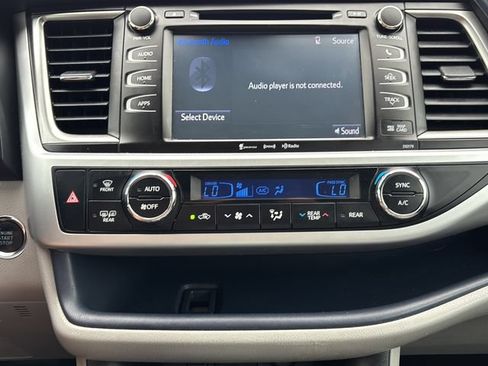 Used 2018 Toyota Highlander XLE FWD image 27