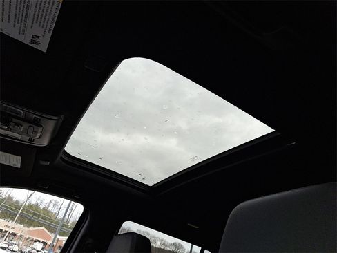 Used 2023 Chevrolet Tahoe LT w/ Luxury Package image 16