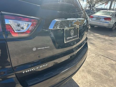 Used 2017 Chevrolet Traverse LT w/ Style and Technology Package image 28