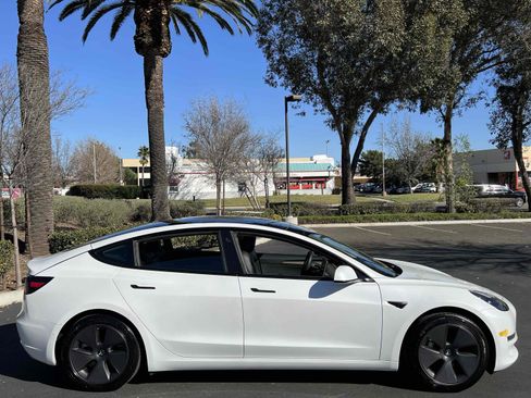 Used 2021 Tesla Model 3 Standard Range Plus image 16