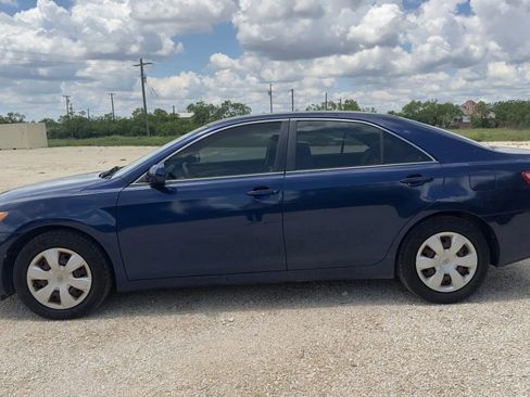 Used 2009 Toyota Camry LE image 2