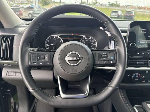 Used 2024 Nissan Pathfinder SL w/ Black Appearance Package AWD/4WD image 25