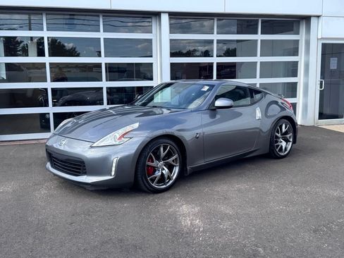 Used 2014 Nissan 370Z Touring w/ Sport Package RWD image 2