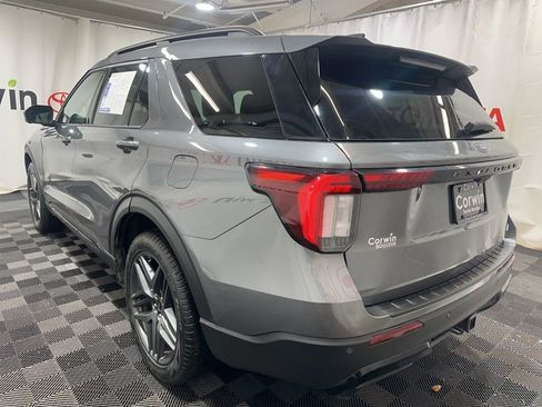 Used 2025 Ford Explorer ST-Line w/ ST-Line Street Pack image 4
