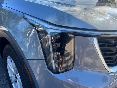 Certified 2025 Kia Sorento LX FWD image 9