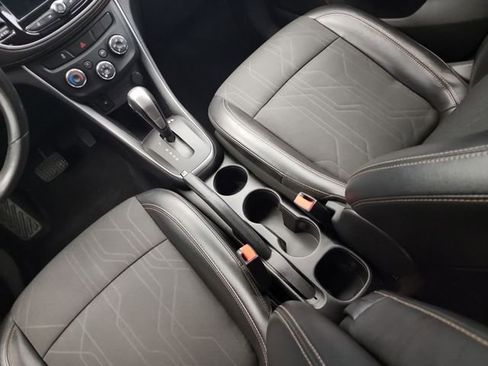 Used 2018 Chevrolet Trax LT w/ LT Convenience Package image 24