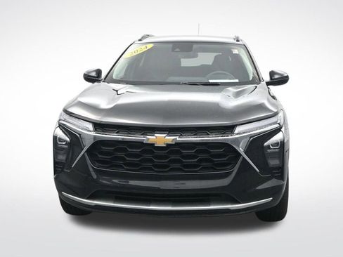 Used 2024 Chevrolet Trax LT FWD image 2