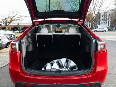 Used 2021 Tesla Model Y Long Range image 7