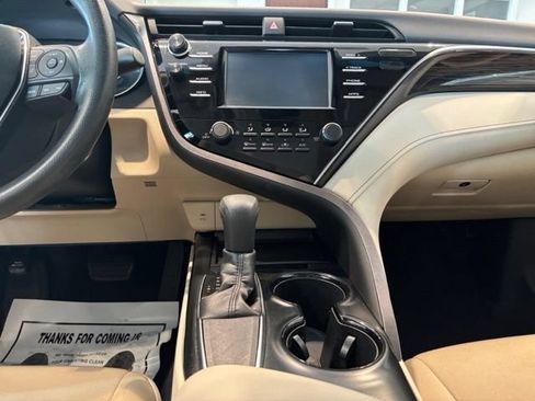 Used 2018 Toyota Camry LE FWD image 10