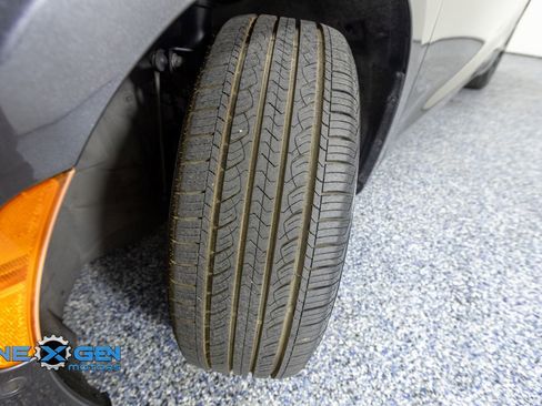 Used 2021 Chrysler Pacifica Limited w/ Uconnect Theater Family Group FWD image 41