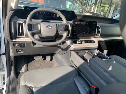 Used 2025 Ford Expedition Active AWD/4WD image 21