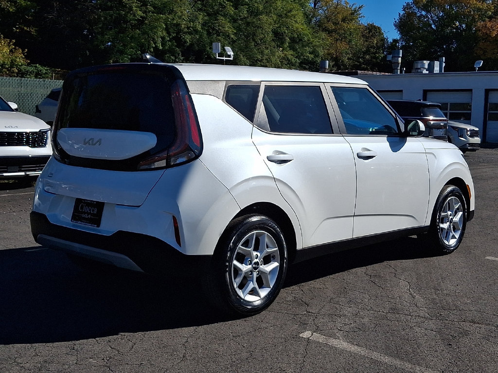 Used 2023 Kia Soul LX w/ LX Technology Package FWD image 10