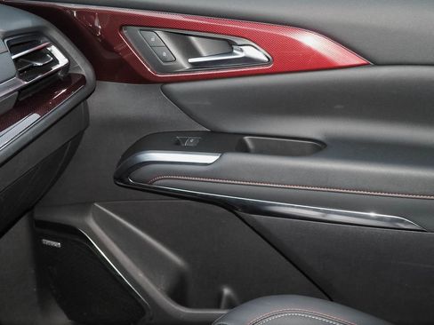 Used 2024 Chevrolet Traverse RS image 27