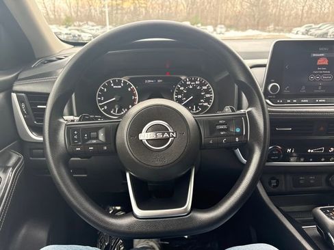 Used 2024 Nissan Rogue SV image 23