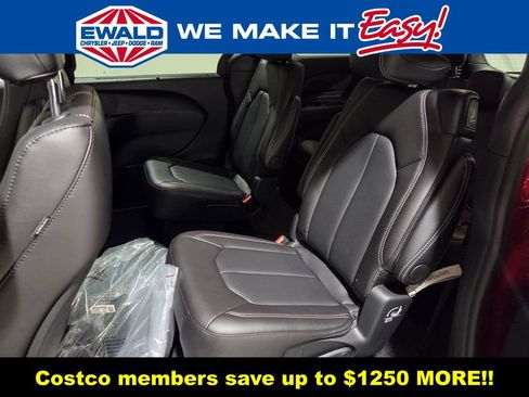 New 2026 Chrysler Pacifica Select FWD image 9