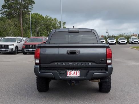 Used 2022 Toyota Tacoma SR5 w/ Technology Package RWD image 4