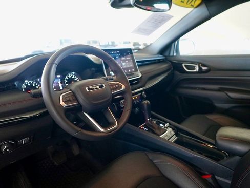 Used 2024 Jeep Compass Trailhawk image 8