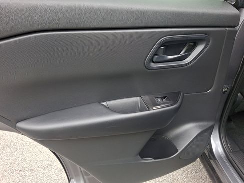 Used 2024 Nissan Rogue S AWD/4WD image 19