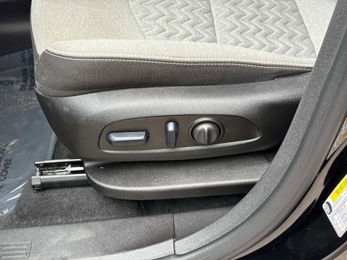 Used 2024 Chevrolet Equinox LT image 18