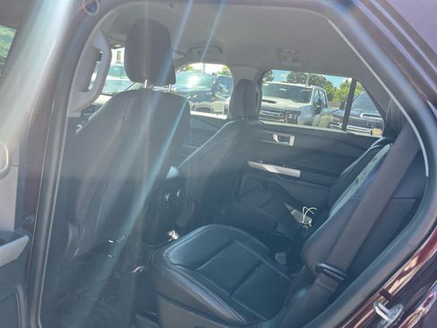 Used 2022 Ford Explorer XLT w/ Equipment Group 202A AWD/4WD image 8